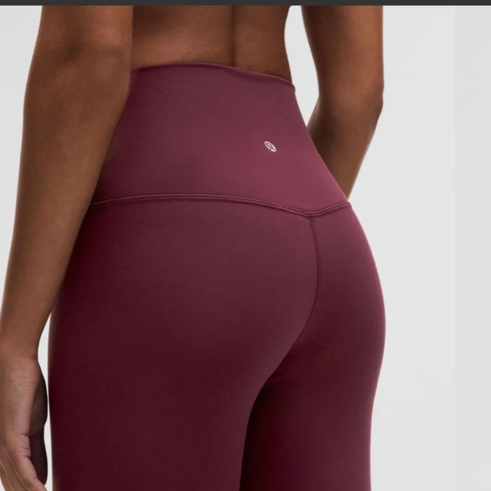 NWOT - Lululemon Align High-Rise Crop 21"
Garnet - Picture 4 of 6